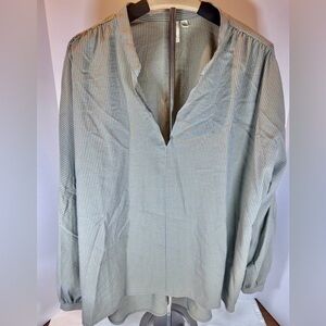 TREASURE & BOND Women’s Size 2X Top Striped Vneck Blouse